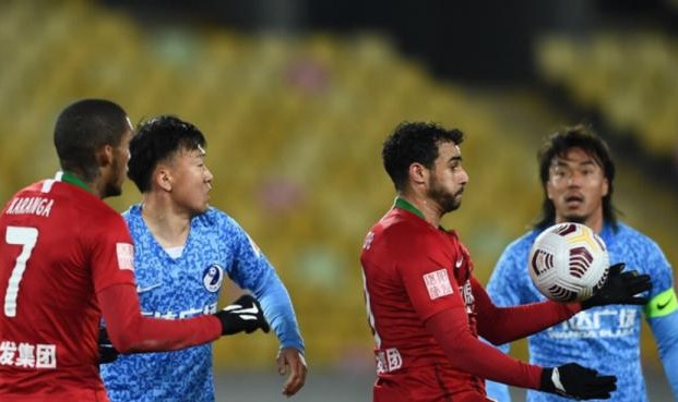 大连人暂摆脱降级区 拉尔森欣喜：很幸运将球打进