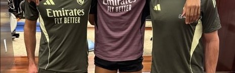 努力康复！姆巴佩晒与体能教练和理疗师合照：全看努力💪🏽