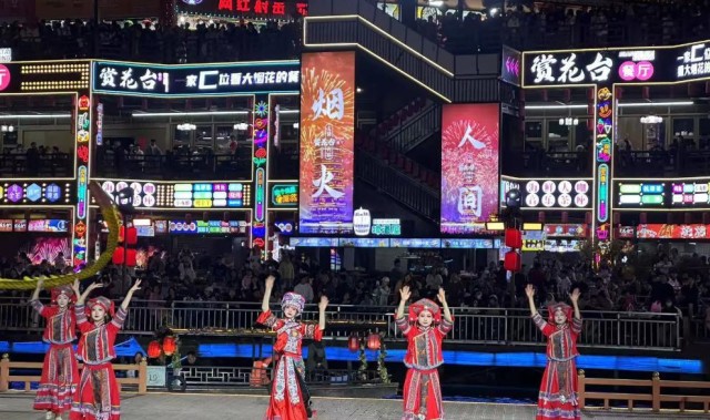 女子曝浙江餐厅强制消费，满698才能入座，店家仍嘴硬，结局爽了