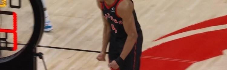 胜负手！杰伦·格林扣篮被巴恩斯后帽 巴雷特反击飞扣杀死比赛