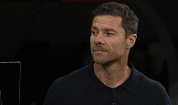 阿隆索重返雷亚莱竞技场，两位前皇家社会B队主帅之间的战术对决