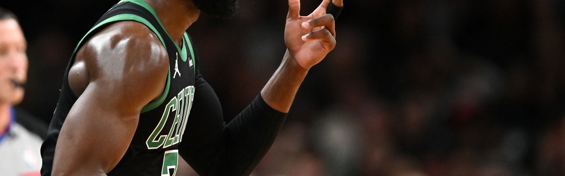 传球进化中！杰伦·布朗送出12次助攻 创常规赛生涯纪录