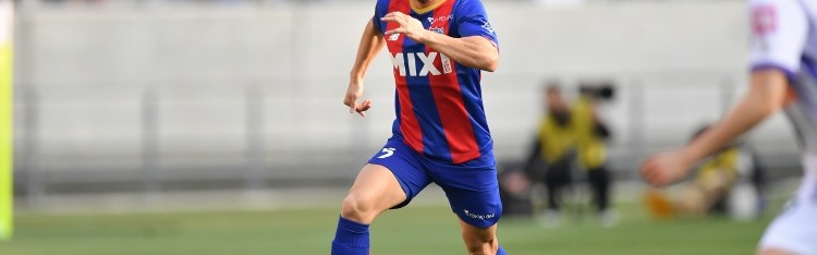 恐影响世界杯😢长友佑都受伤被担架抬出,无缘日本队3月英国拉练