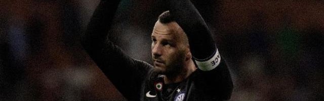 455场166次零封，38岁“圣汉达”结束11年蓝黑生涯