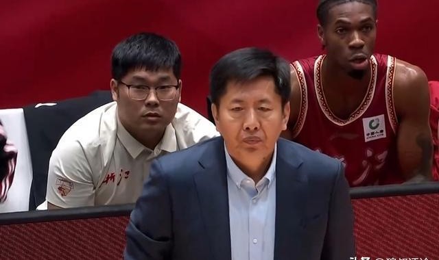 浙江总教练丁伟离任杀回解说席？CBA传奇救火主帅纪录仍在延续