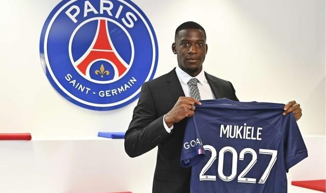 官方：巴黎圣日耳曼签下穆凯莱 为防线提供新可能